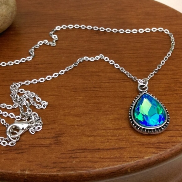 NWT Harriet Ave Turquoise Rhinestone Teardrop Pendant & Silver Chain Necklace - Picture 9 of 12